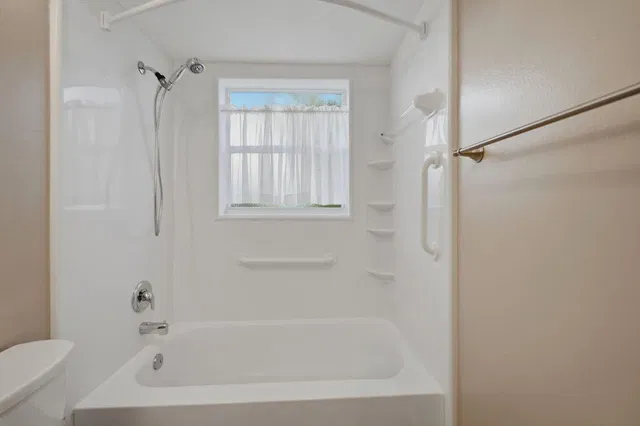 Unit 132 photo 10