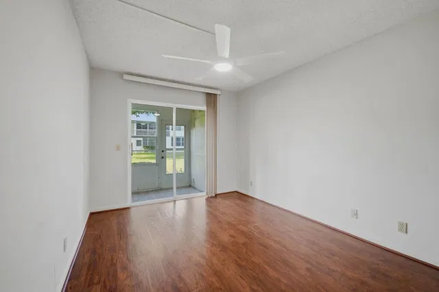 Unit 132 photo 14