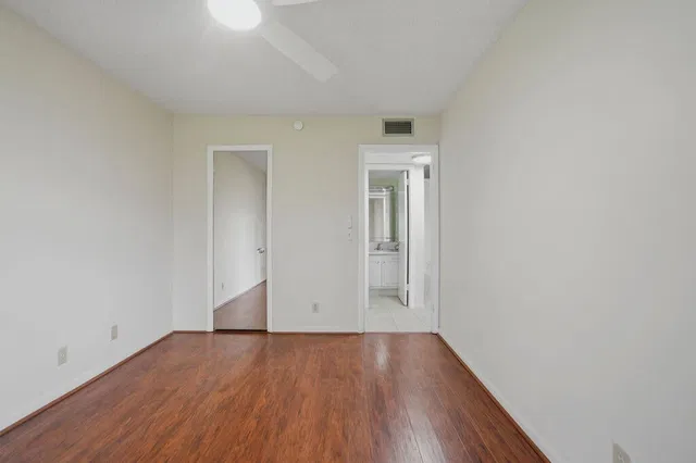 Unit 132 photo 15