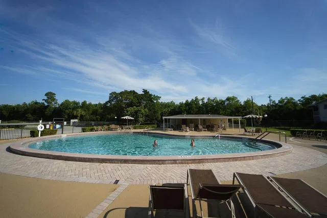 Unit 132 photo 23