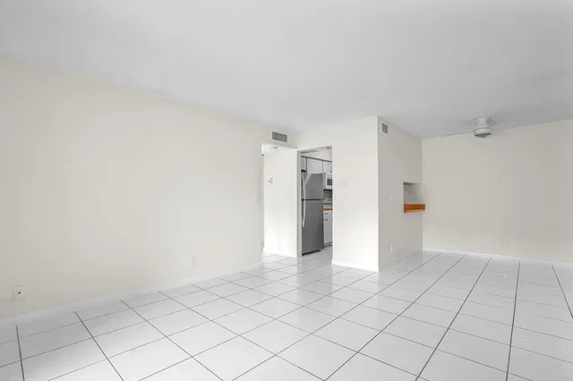 Unit 101 photo 4