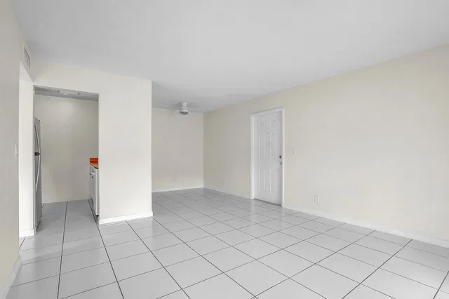 Unit 101 photo 5