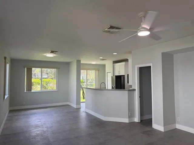  Residence photo 4