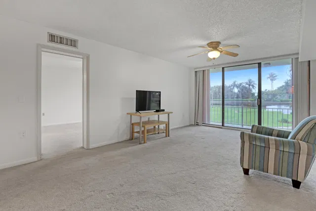 Unit 203 photo 2