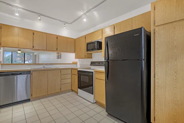 Unit 203 photo 9
