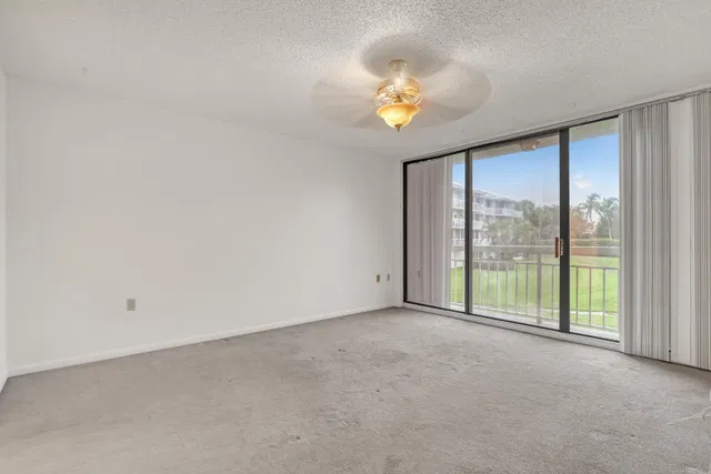 Unit 203 photo 11