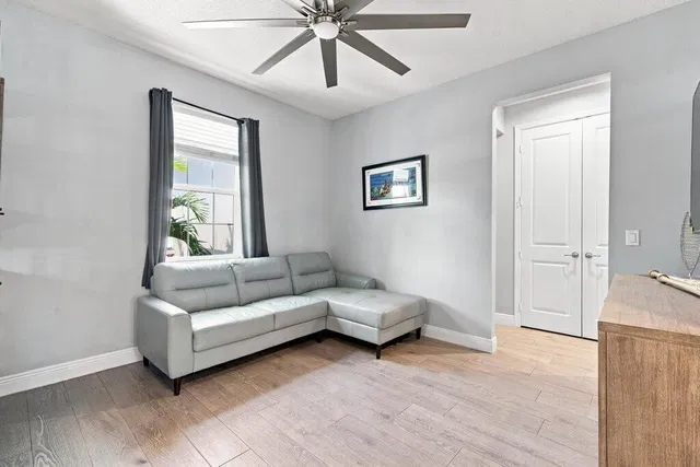  Residence photo 56
