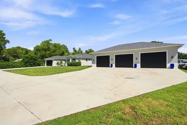  Residence photo 96