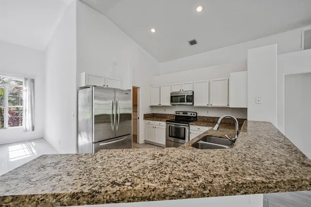 Residence photo 76