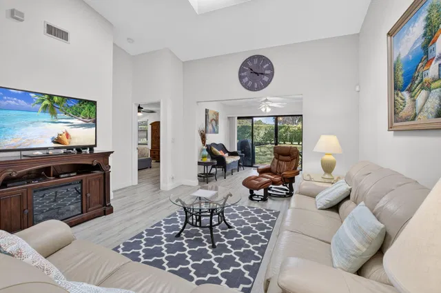 Residence photo 20