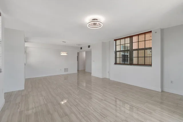 610 Clematis Unit 524 photo 12