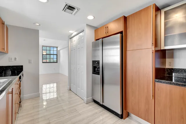 610 Clematis Unit 524 photo 14