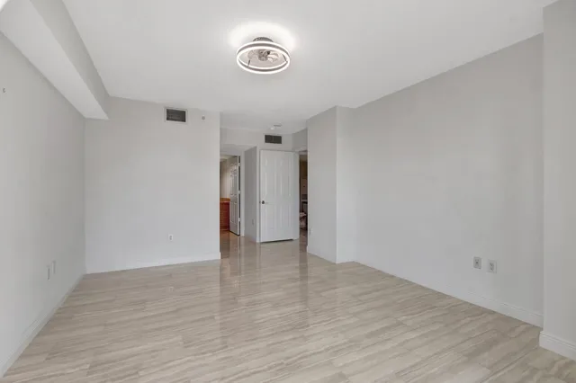 610 Clematis Unit 524 photo 23