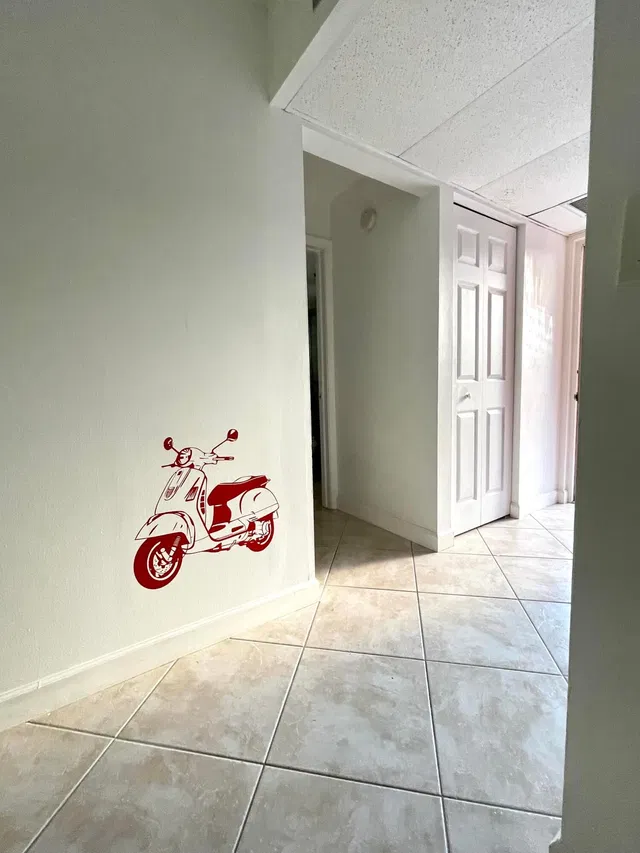 Unit APT 201 photo 3