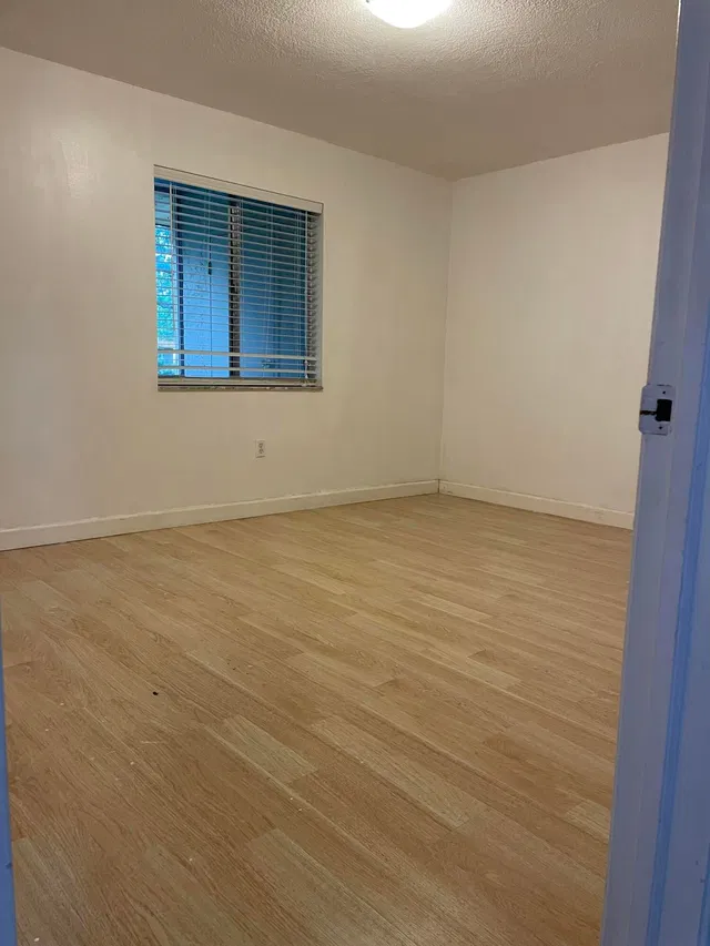 Unit APT 201 photo 7
