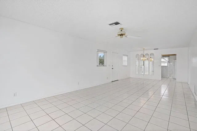  Residence photo 4