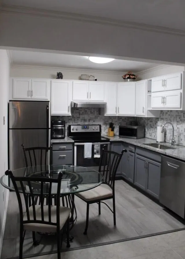 Unit 204 photo 3