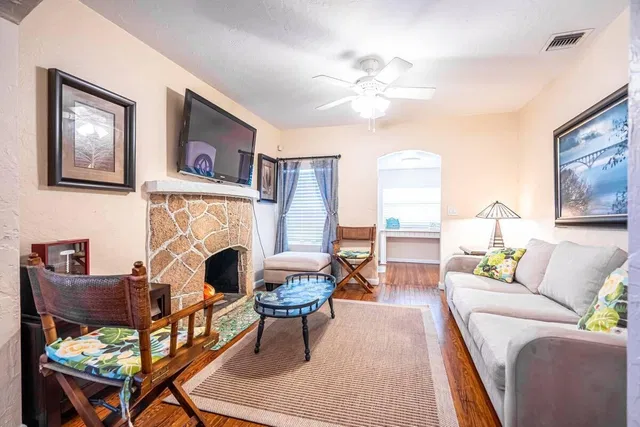 Residence photo 16