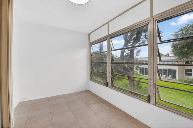 Unit 207 photo 3