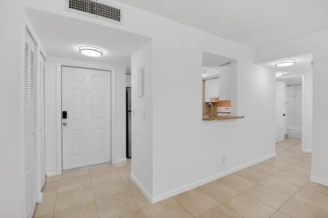 Unit 207 photo 7