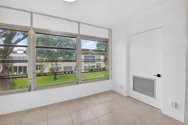 Unit 207 photo 8