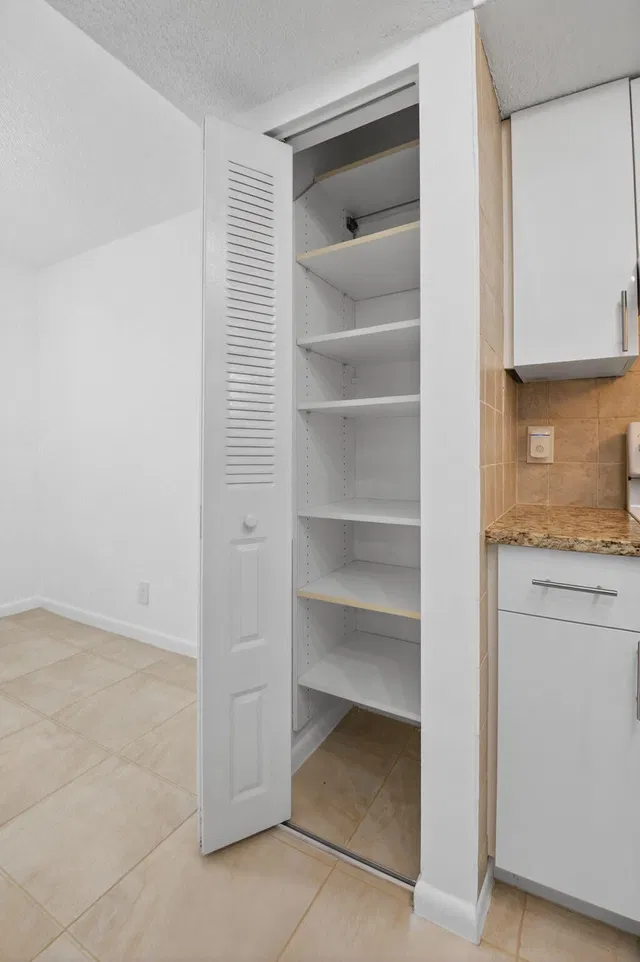 Unit 207 photo 9