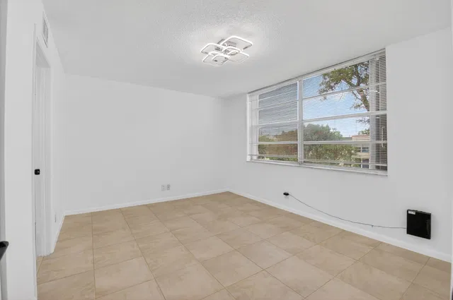 Unit 207 photo 12