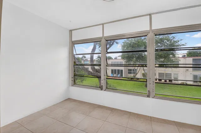 Unit 207 photo 13