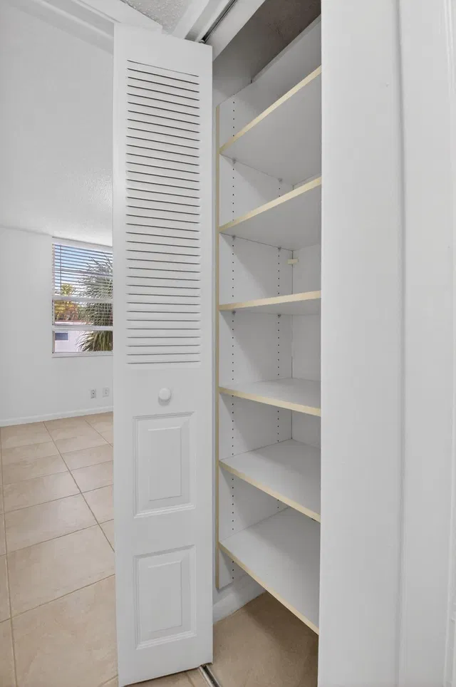 Unit 207 photo 14