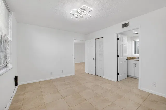 Unit 207 photo 16