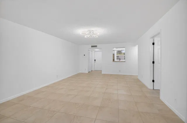 Unit 207 photo 20