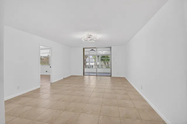 Unit 207 photo 23