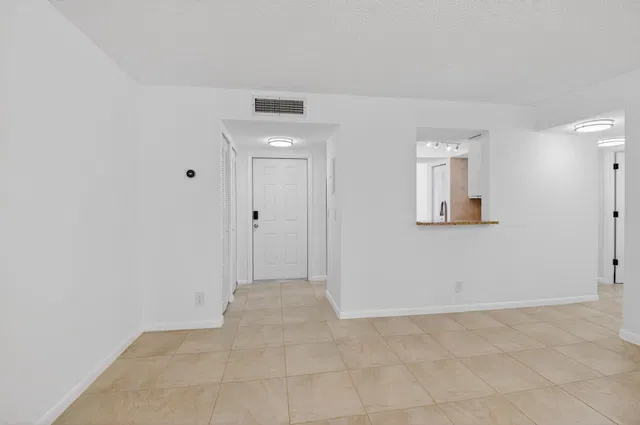 Unit 207 photo 24