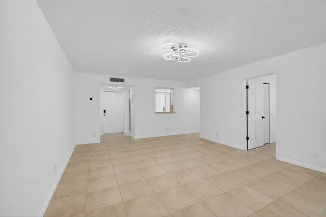 Unit 207 photo 12