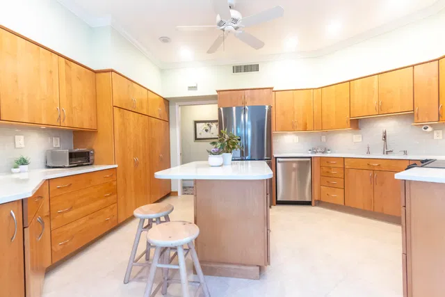 Unit 14 photo 13