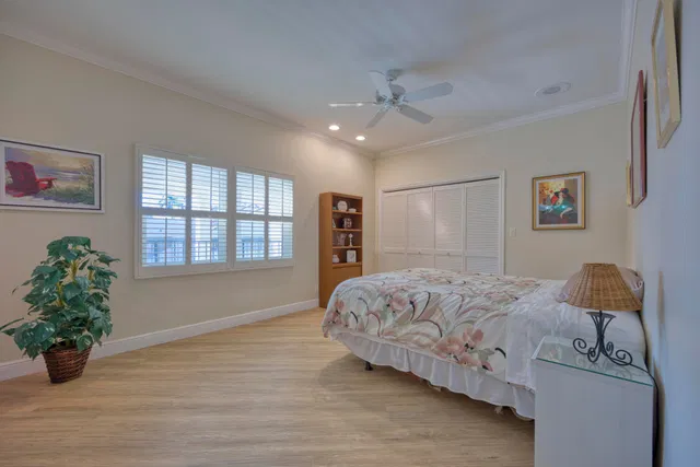 Unit 14 photo 23