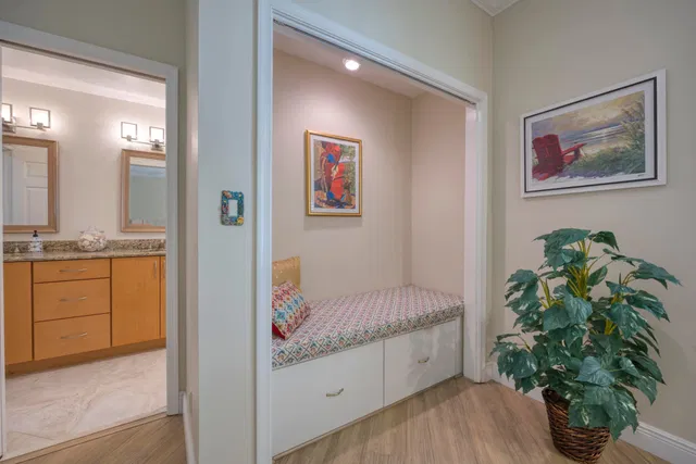 Unit 14 photo 24
