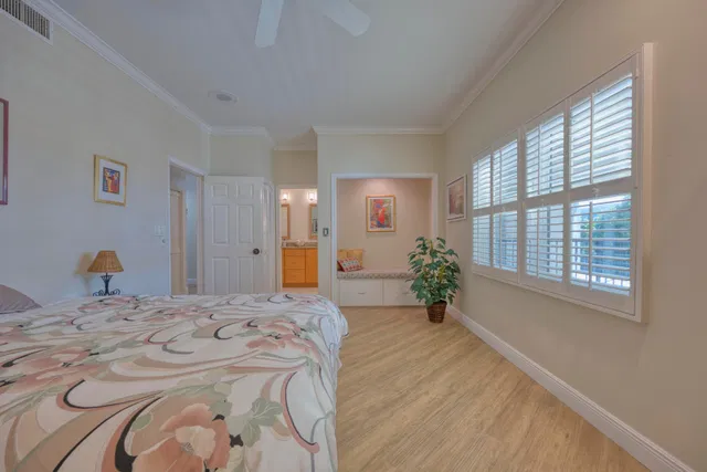Unit 14 photo 25