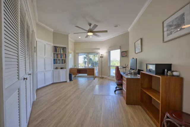 Unit 14 photo 28
