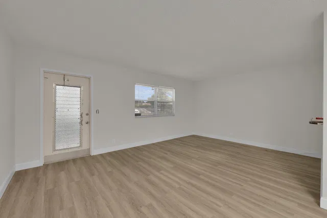 Unit 146 photo 3