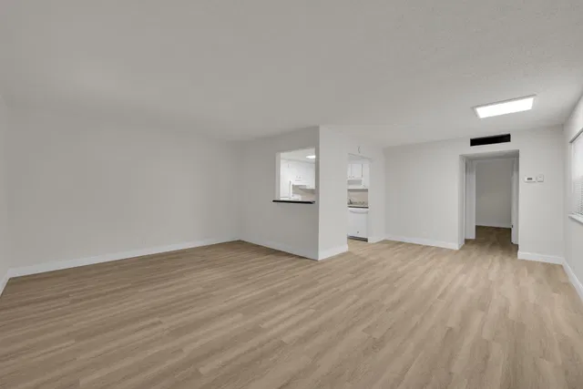 Unit 146 photo 5