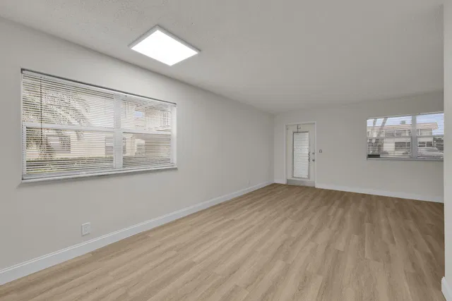 Unit 146 photo 7