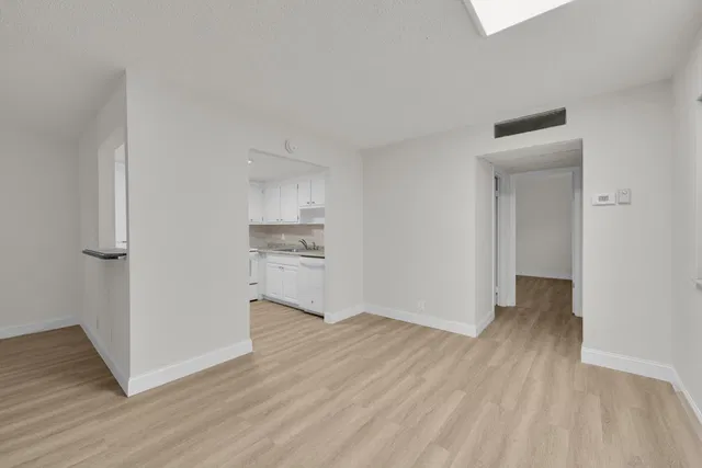 Unit 146 photo 9