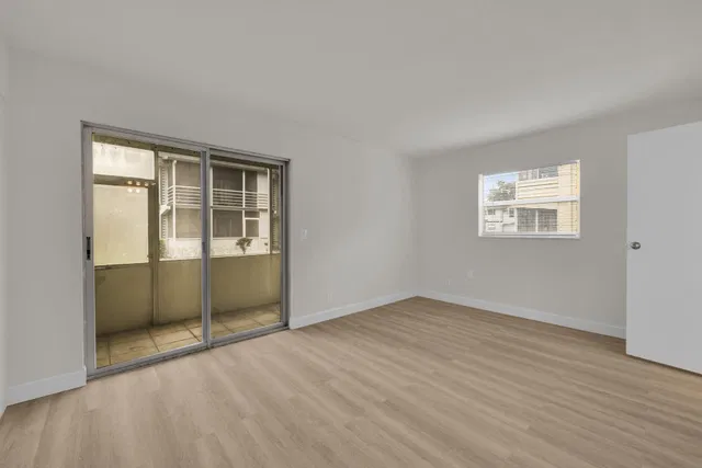 Unit 146 photo 16