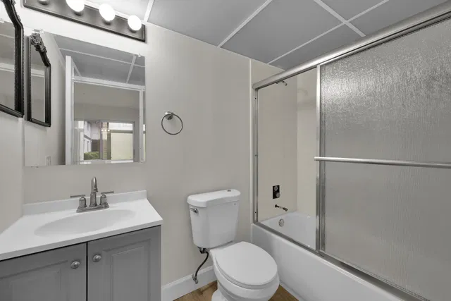Unit 146 photo 17