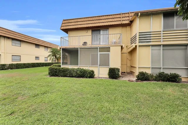 Unit 146 photo 18