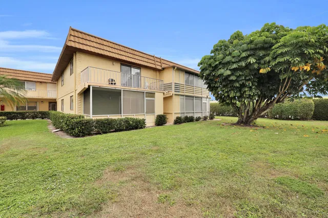 Unit 146 photo 19