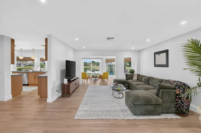 Residence photo 4