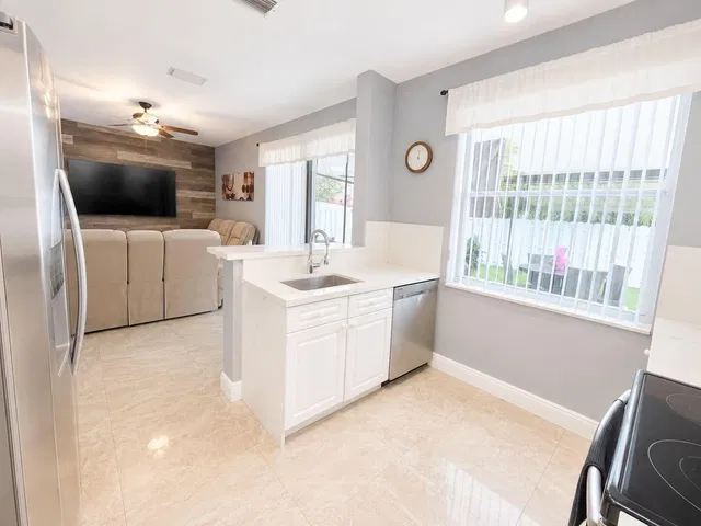 Residence photo 5