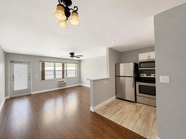 Unit 119 photo 3